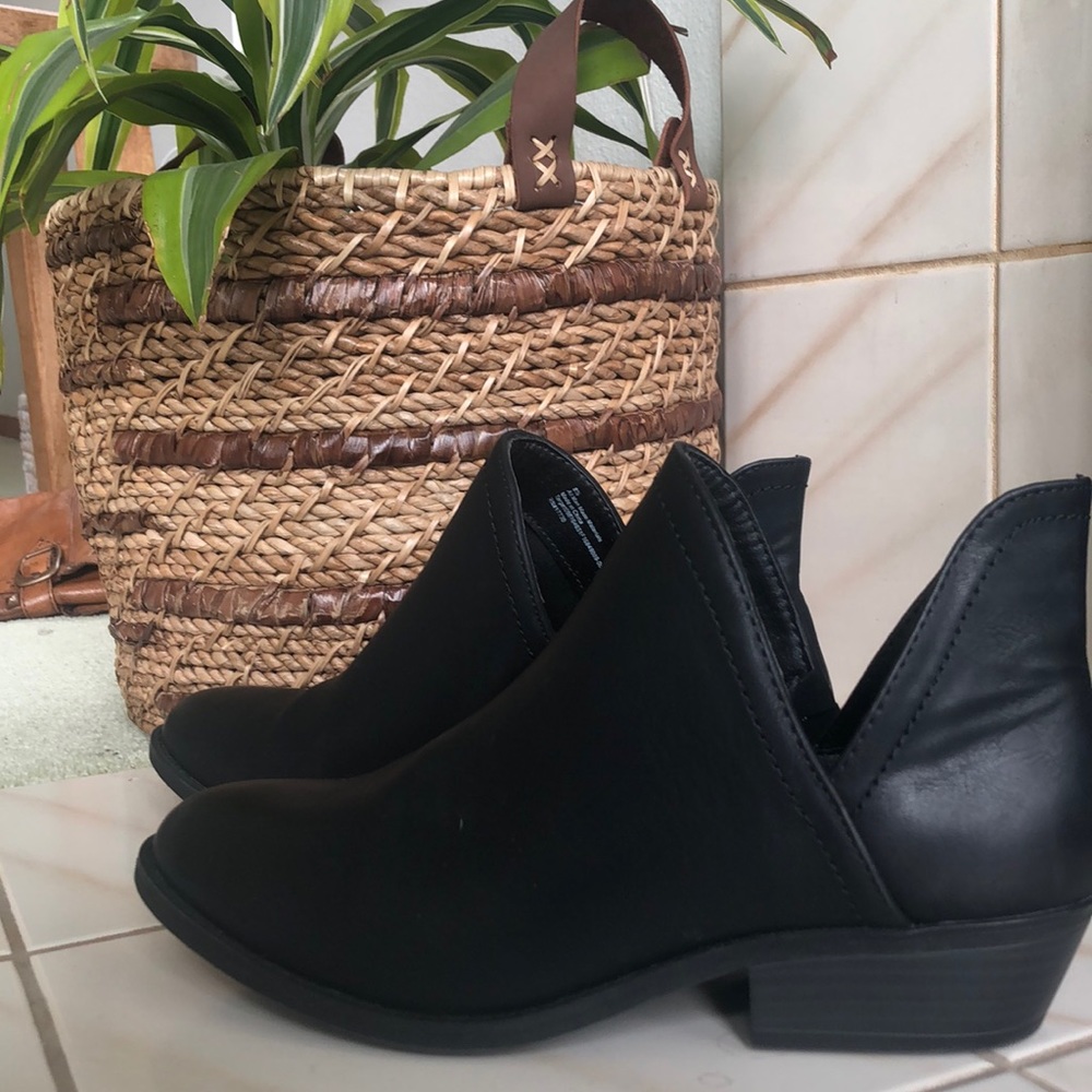 Universal thread booties 8.5